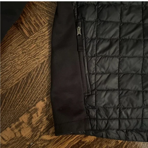 The North Face Boys Black Thermoball Hybrid Jacket Size XL/18-20 Style#CB01 Jackets & Coats